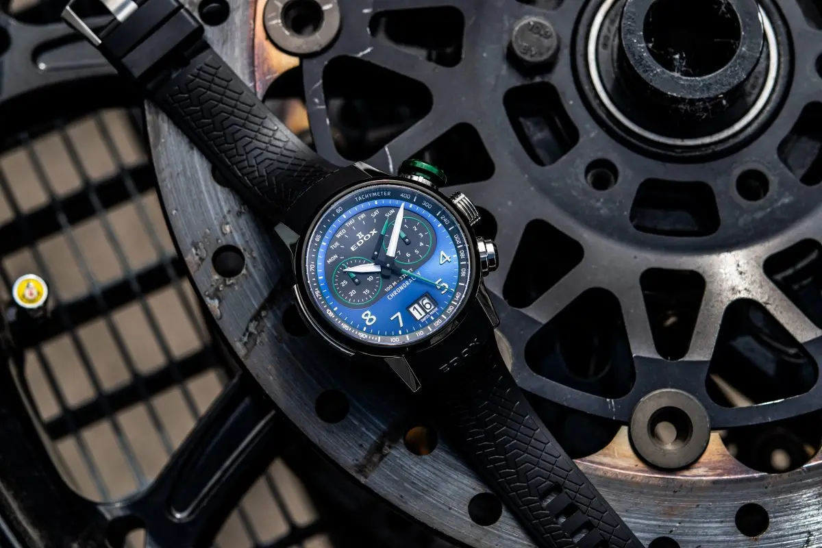 エドックス】個性的なカラバリ展開が魅力 モータースポーツの世界観を