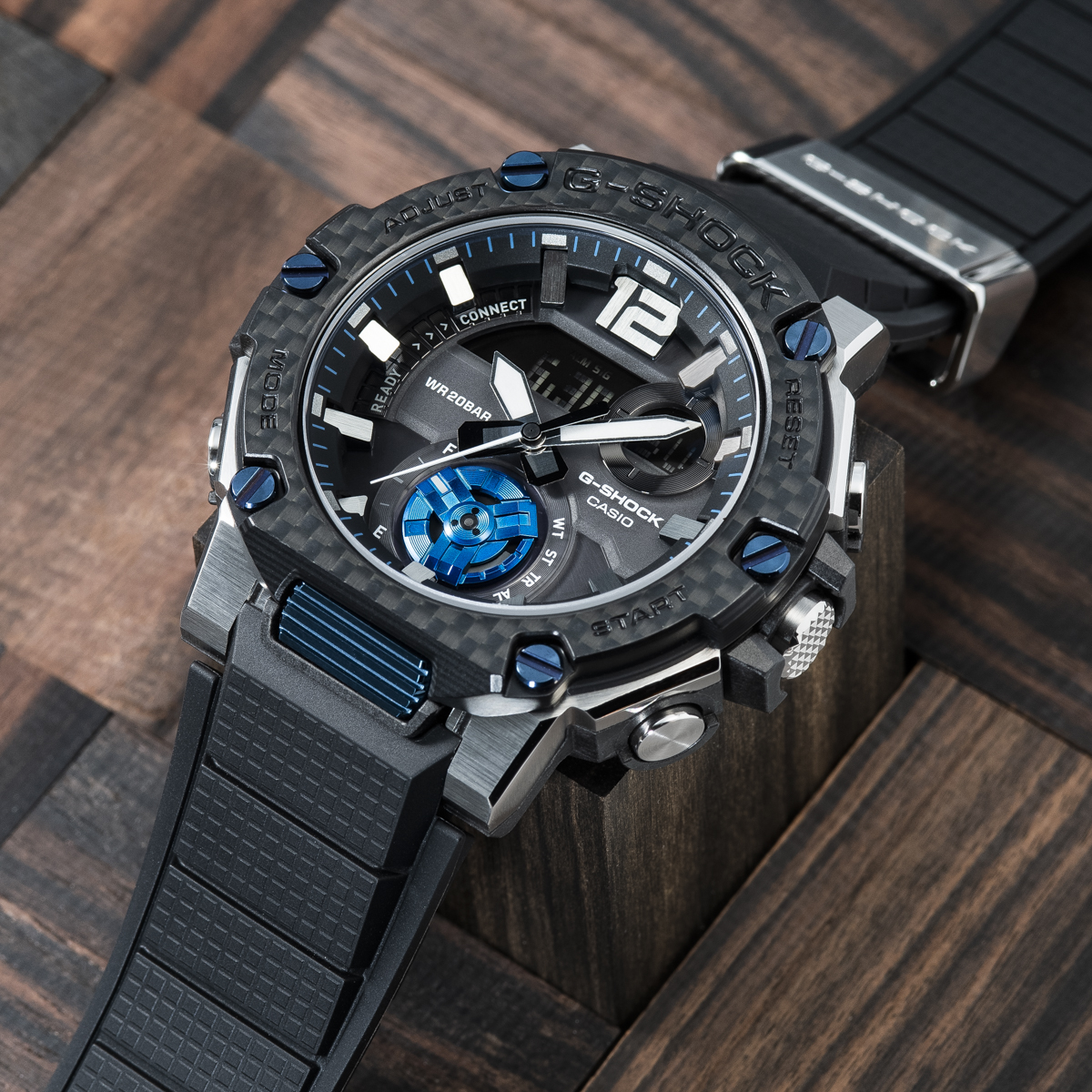 メタル・カーボン・樹脂を巧みに融合したG-SHOCK「G-STEEL」に