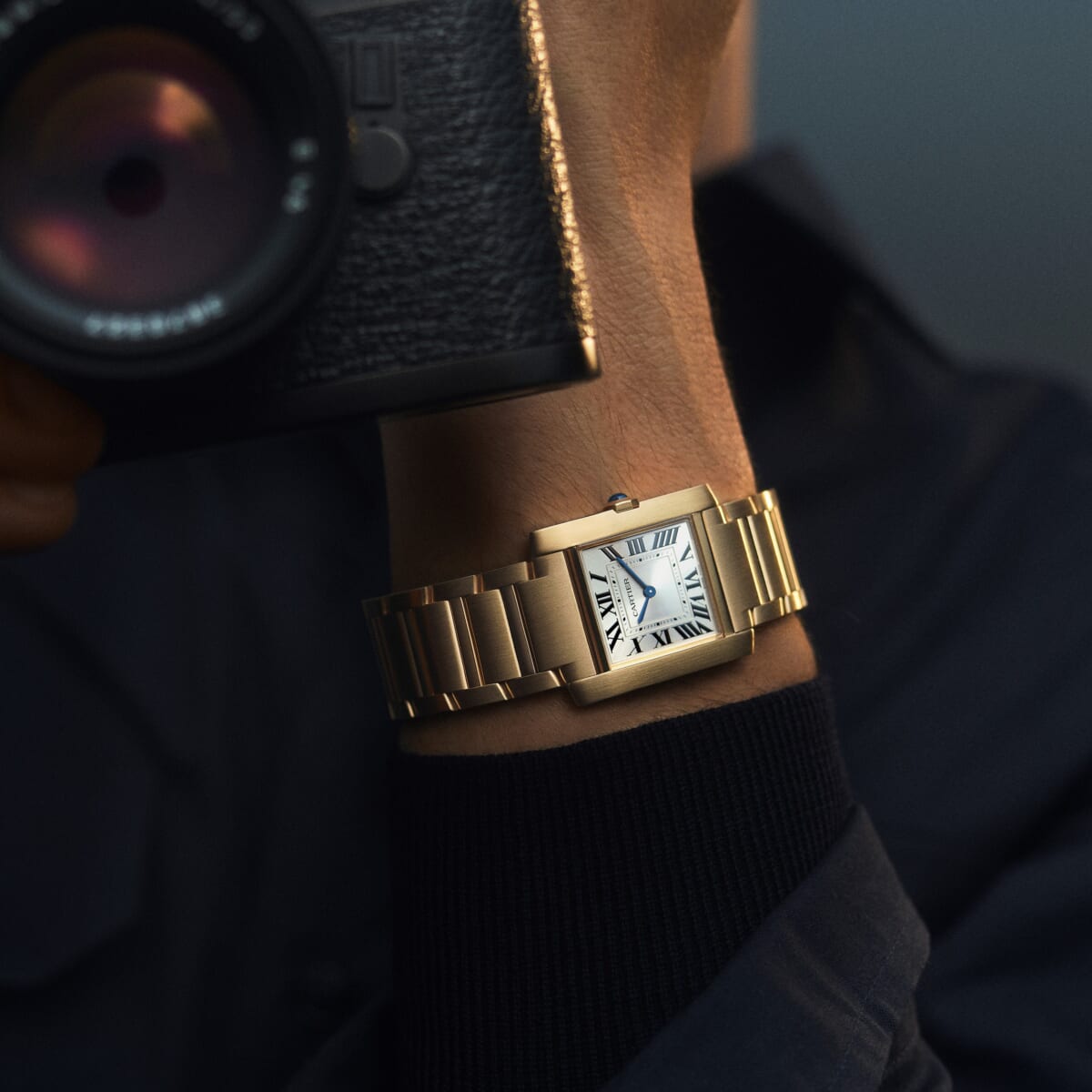 カルティエ】ケースとブレスレットの一体感を高めた新「タンク