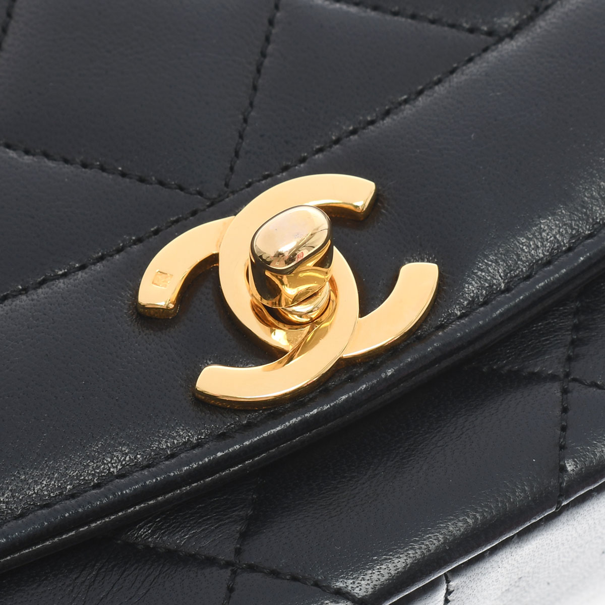 シャネル / CHANEL マトラッセ ダイアナフラップ チェーンショルダー