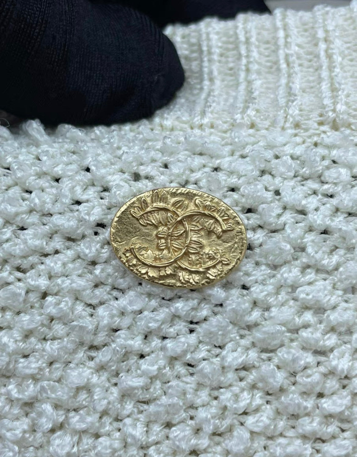 Chanel 18C Ecru/Gold pullover size 34 – Wararni.com