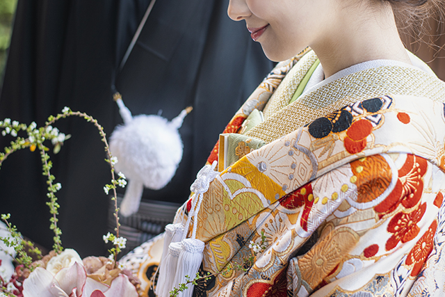 白無垢と色打掛どっちにするか迷う方へ、違いや選び方をご紹介
