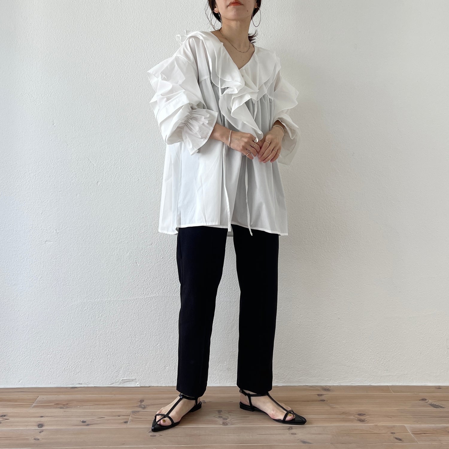 big collar frill blouse / white （ビッグカラーフリルブラウス