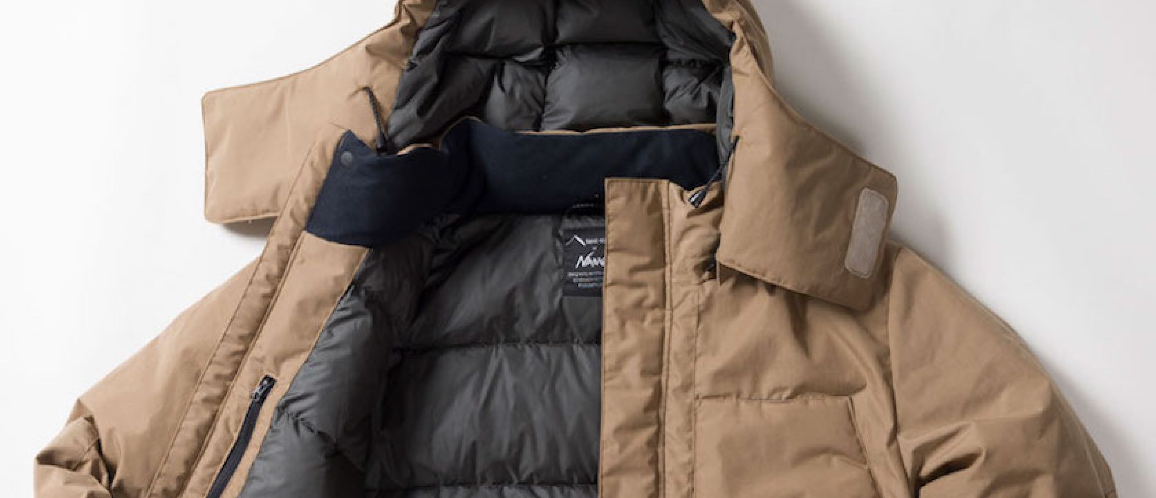 テンマクデザインからアパレルが!? ナンガ別注の難燃ダウンジャケット