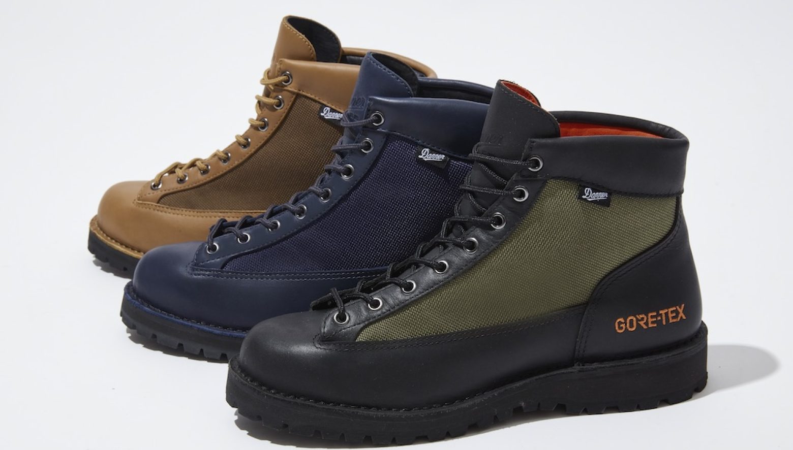 新生ダナーフィールドは、大きなGORE-TEX刺しゅうロゴとニューカラーに