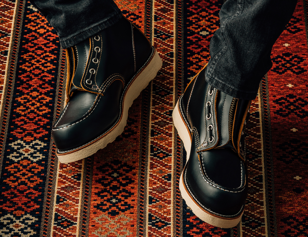 レッド・ウィングのジッパーユニットに注目。レースアップブーツが