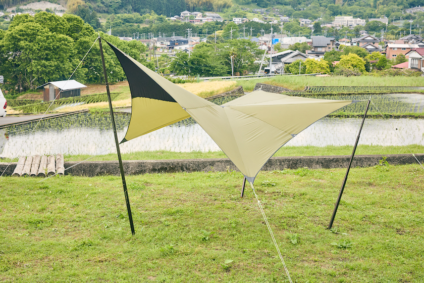 ウィンディアンドレイニーの人気アイテムをカラー別注。キャンプを彩る