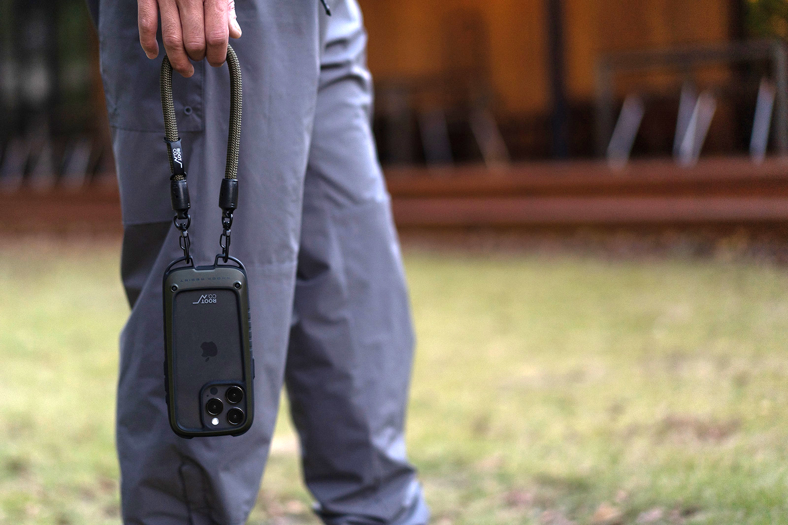 ルートコーがヨセミテとコラボ。持ち歩きに便利なスマホハンド