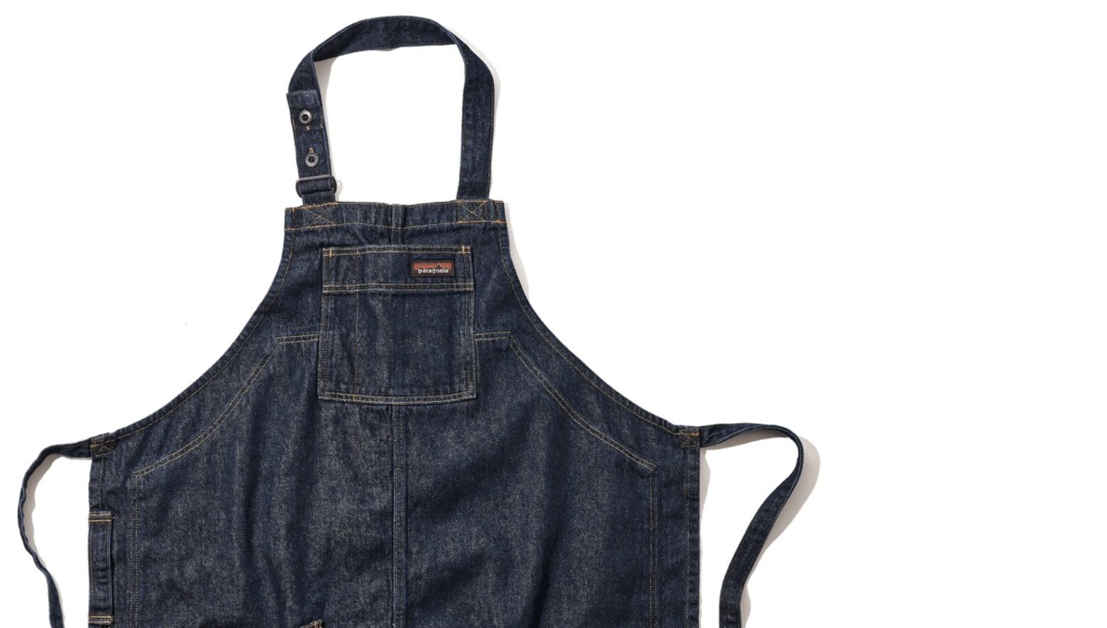 まさに野外料理のために生まれた、パタゴニア流タフ仕立てエプロン