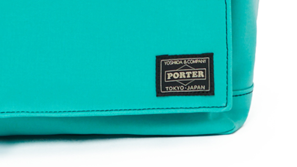 ポーターに独自素材採用の新シリーズが登場。レザー風の質感に注目すべ
