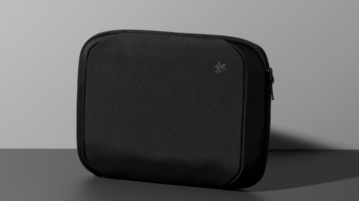 ゴールドウインならではのミニマルデザイン。ビジネス&トラベルシーン