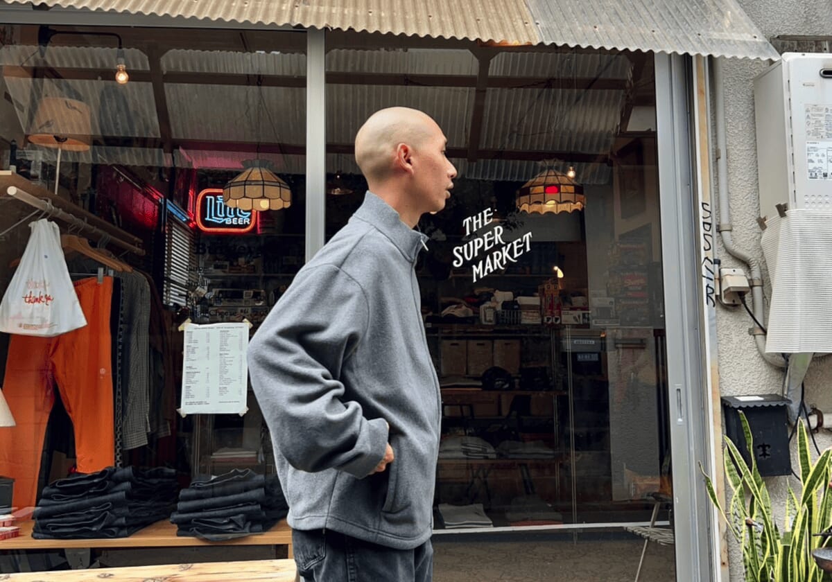 リラックスフィットの新作は、品よく着られるオトナ顔フリース