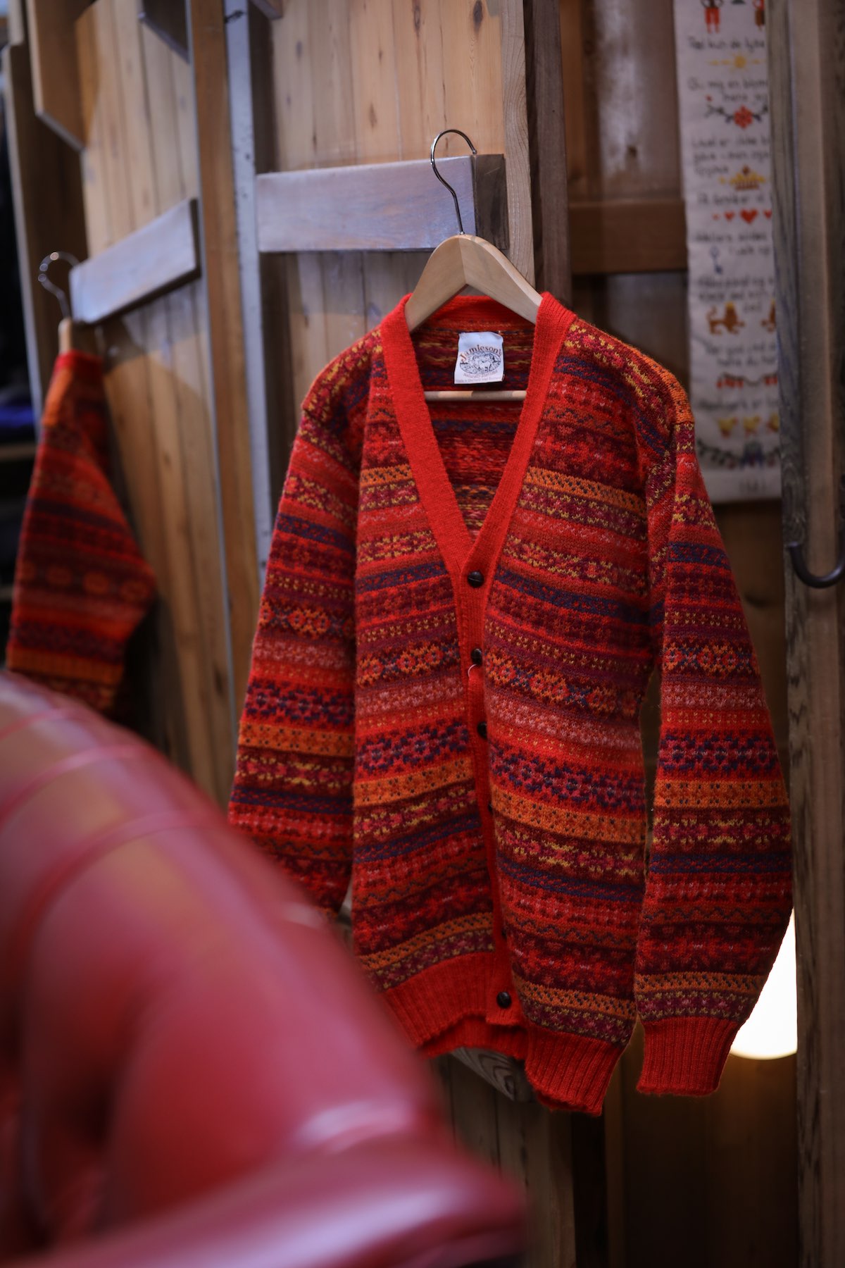 ジャミーソンズの格上フェアアイル柄カーデに、「ロフトマン1981