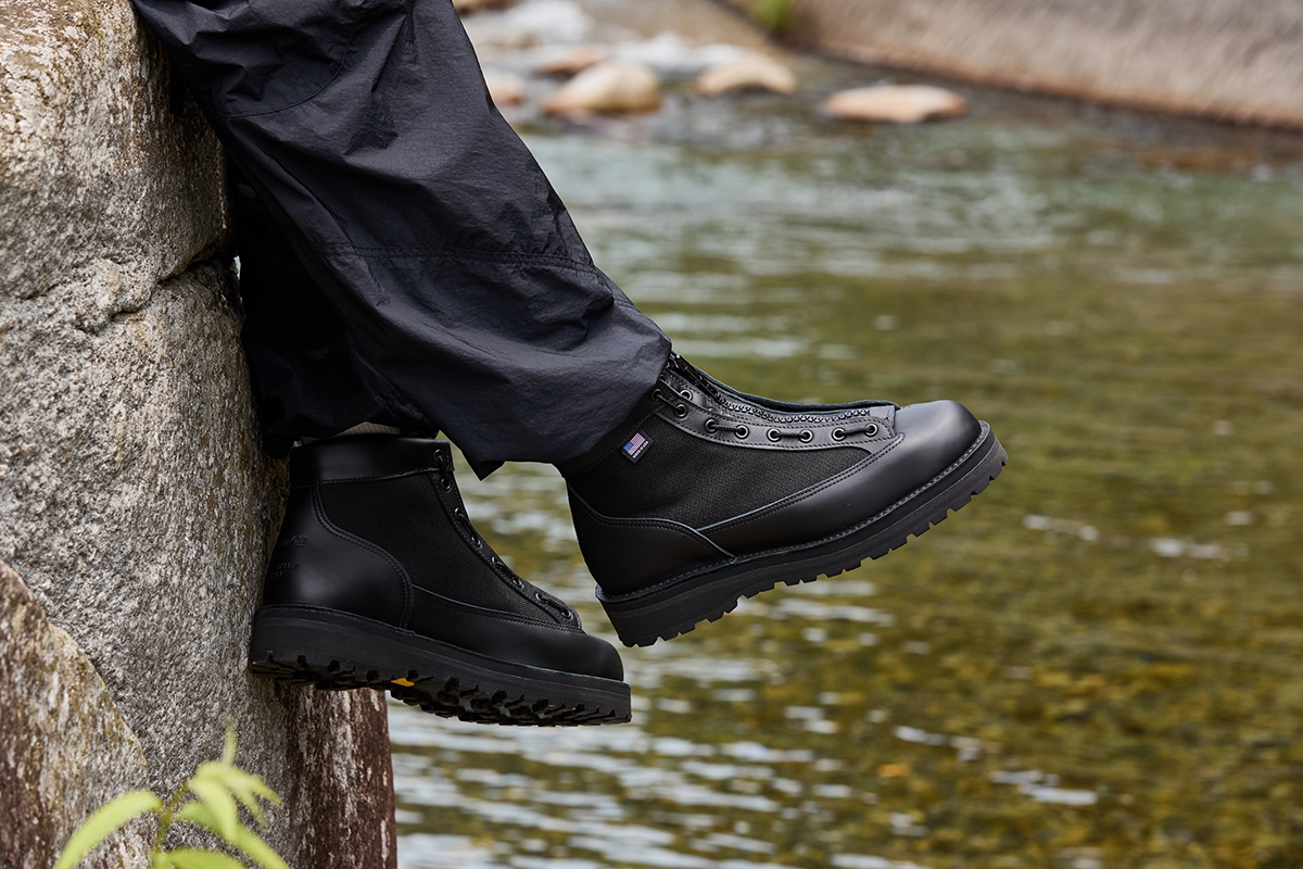 アークネッツ別注のダナーライトは、より武骨なミリタリーブーツの風格