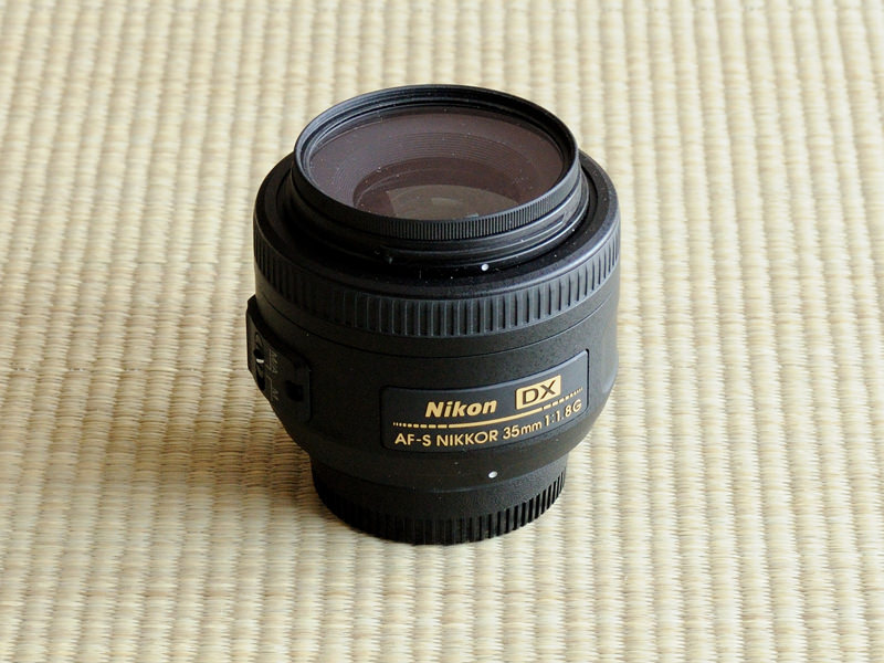 屋外室内万能レンズ「AF-S DX NIKKOR 35mm f/1.8G」：撮影機材紹介