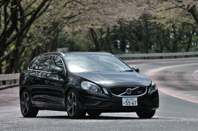 ボルボ V60 T4 Rデザイン 黒革 18インチAW ナビ ボルボ V60 T4 Rデザイン