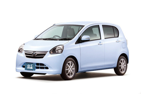 ミラ イース、後席ヘッドレスト追加で安全性向上 【ニュース】 - webCG