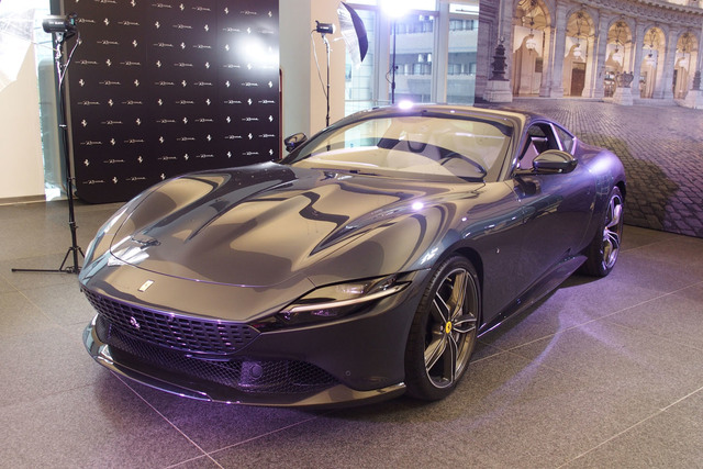 フェラーリの新型FRクーペ「ローマ」日本デビュー 最高出力620PSのV8