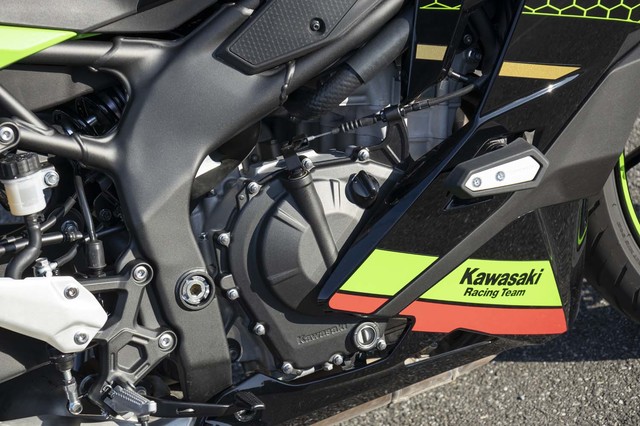 カワサキ・ニンジャZX-25R SE KRTエディション（MR/6MT）【レビュー