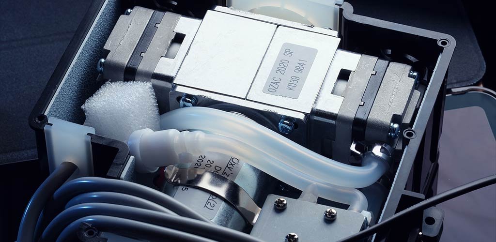 世界初、持ち運べる高濃度酸素発生器独自吸着ポンプと脱着カートリッジ