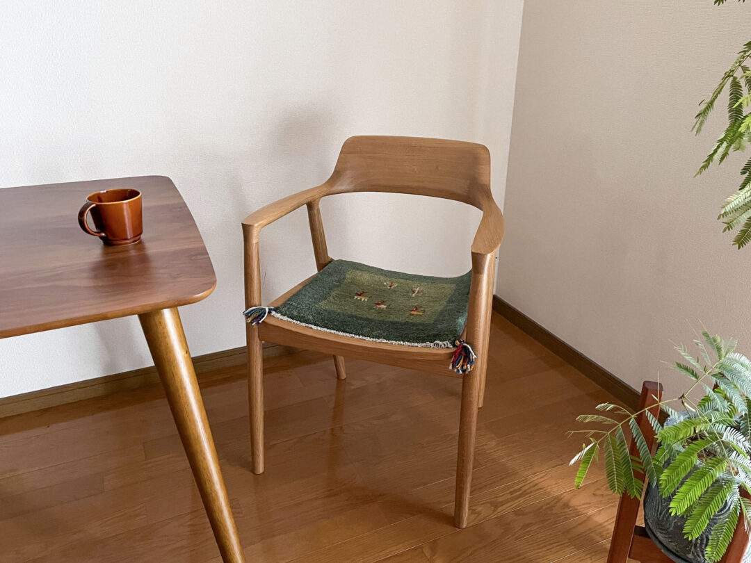 はじめの1脚】 03 HIROSHIMAアームチェアと暮らしの工夫 | コラム