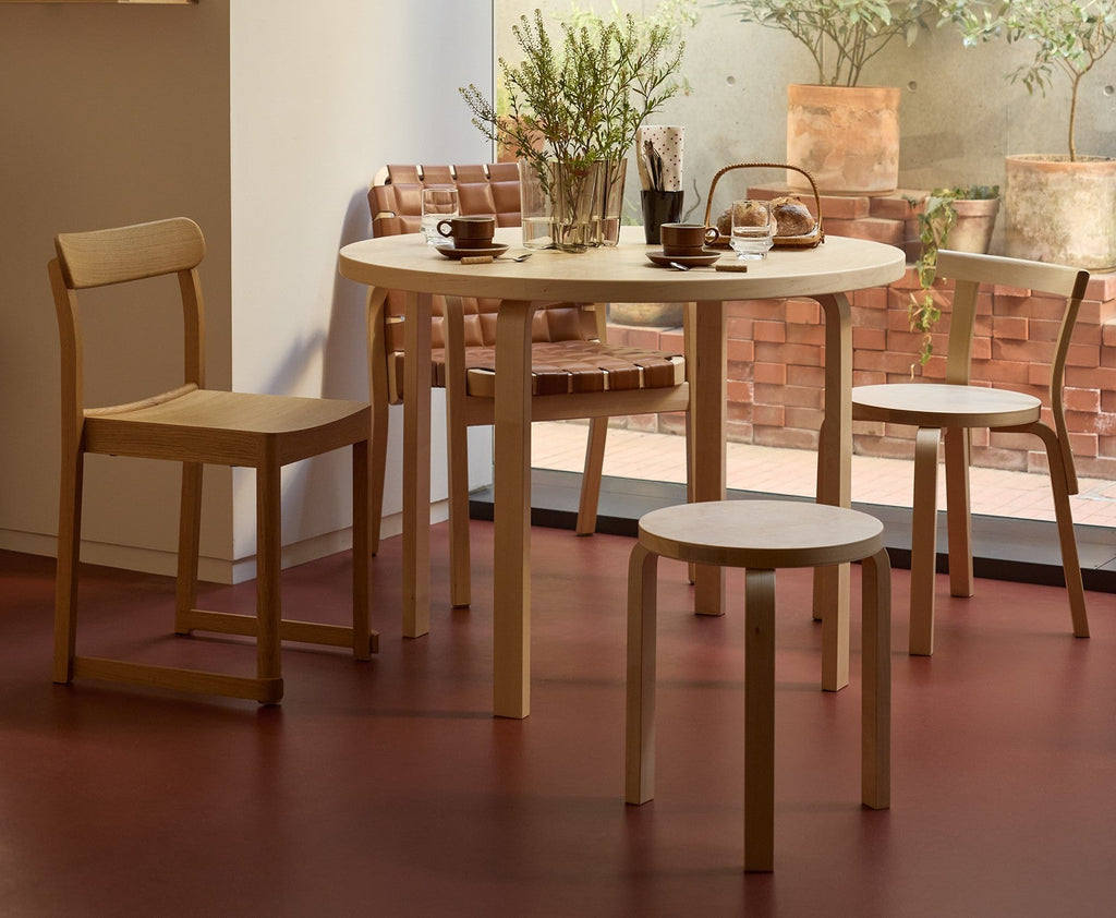 ドムス チェア ナチュラル オーク 座面 ブラック レザー – Artek Tokyo