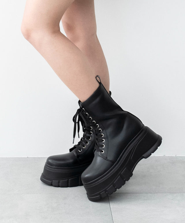 厚底ボリュームレースアップショートブーツ【一部店舗限定】 ｜WEGO