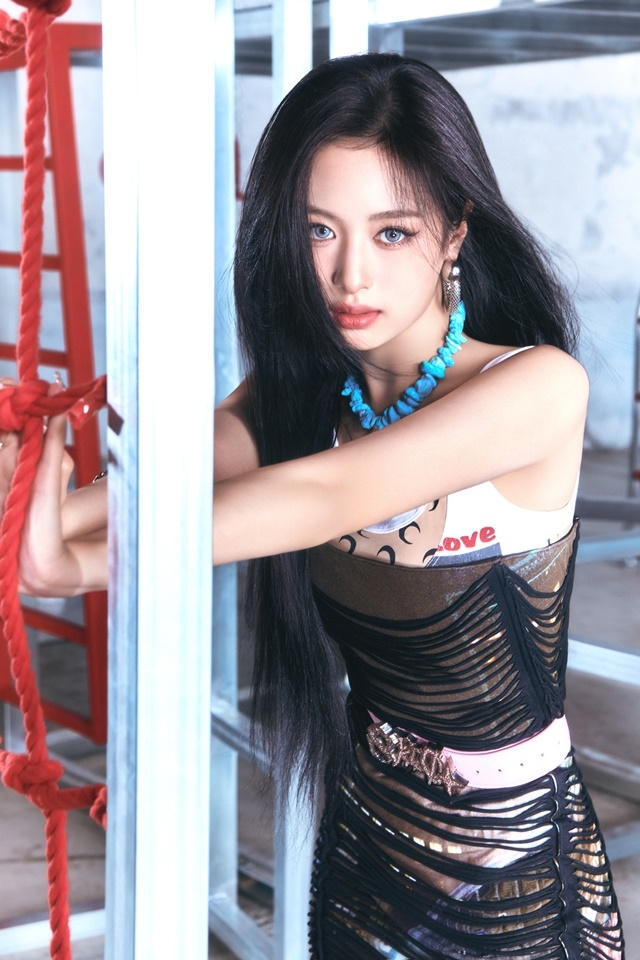 グループベイビーモンスターのアヒョンがタイトル曲「ドリップ」の中の