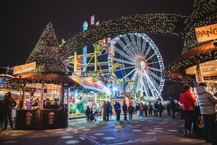 英国ロンドンのハイドパークのクリスマスフェスティバルである