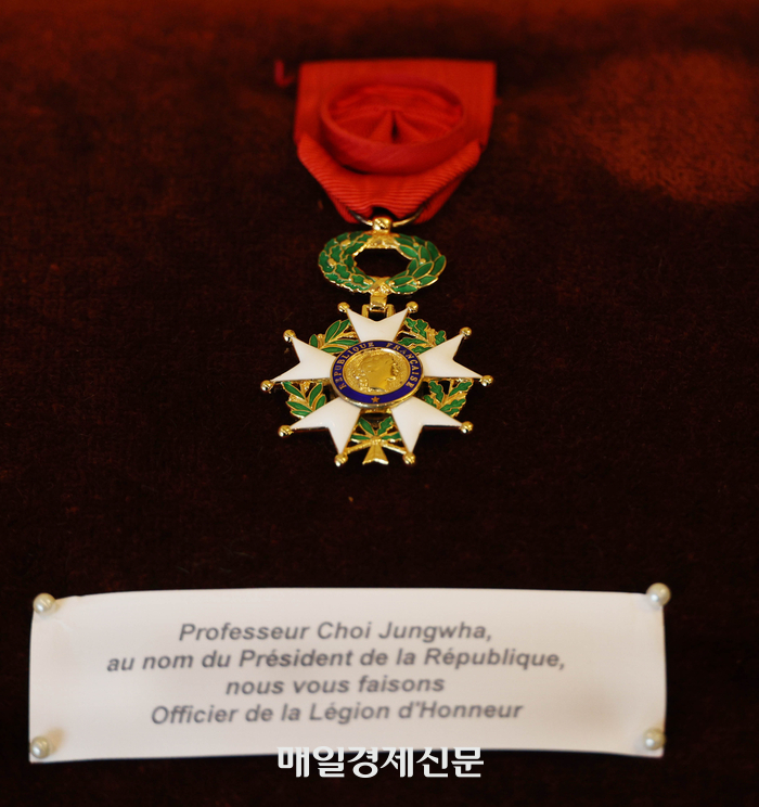 レジオン·ドヌール勲章は1802年ナポレオン·ボナパルトが制定し、現在