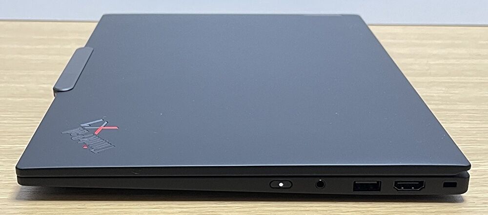 ThinkPad X1 Carbon Gen 12 実機レビュー、Core Ultra、明るい液晶を