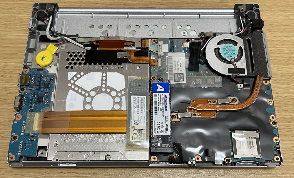 Let's note CF-SV7を分解、PCIe SSDへの換装プロセスと内部の構成
