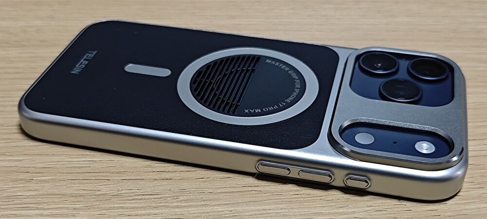 iPhone 17 Pro Max用、TELESIN カメラグリップに付属のケース 実機