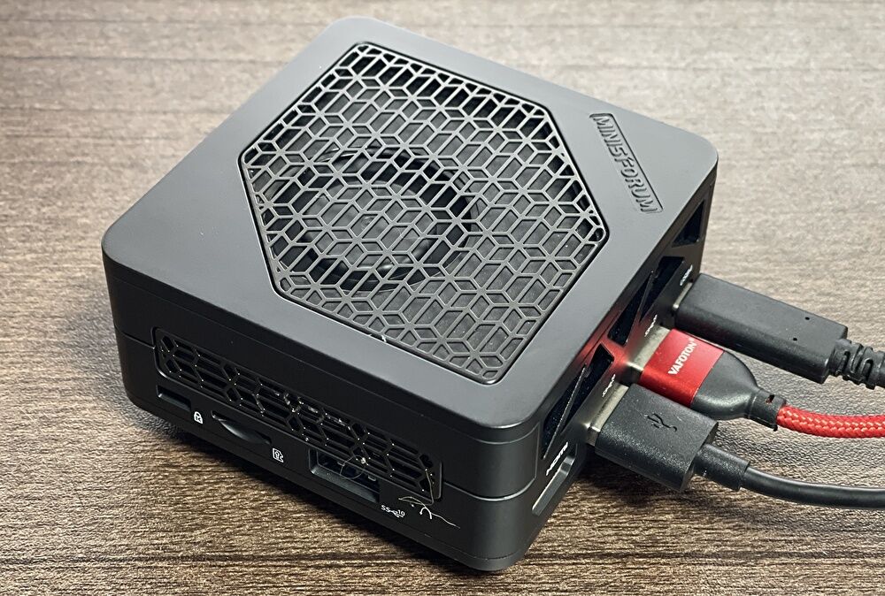 美中古】 Minisforum EM680 SSD:512GB 付属品完備 美中古】 Minisforum