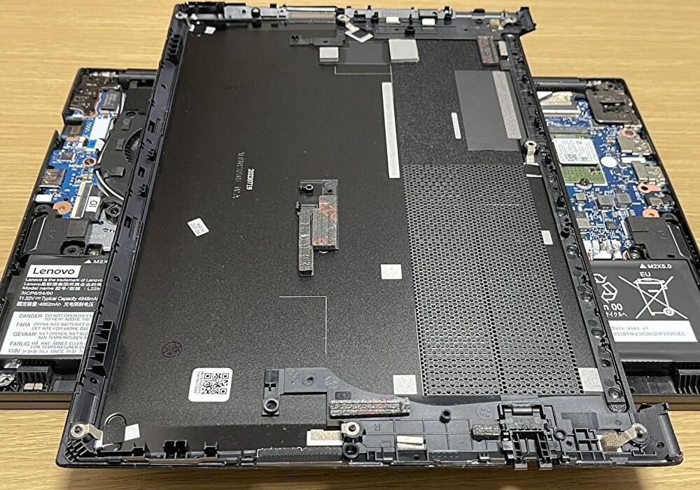 ThinkPad E14 Gen 5のメモリを16GBから32GBに増設、手順と増設前後の