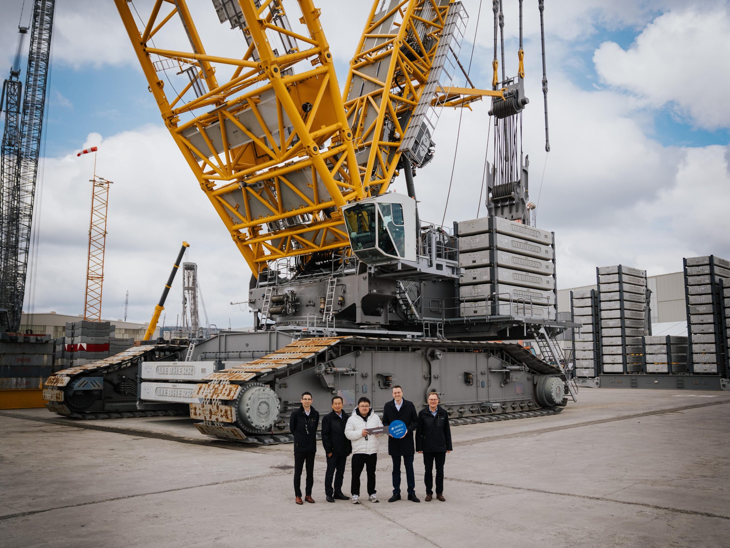 DENZAIグループ、2500トンクレーンを導入 巨大化する洋上風車に対応