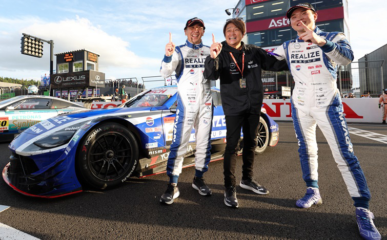 24 リアライズコーポレーションADVAN Zが最終ラップで逆転優勝、Zは2連勝