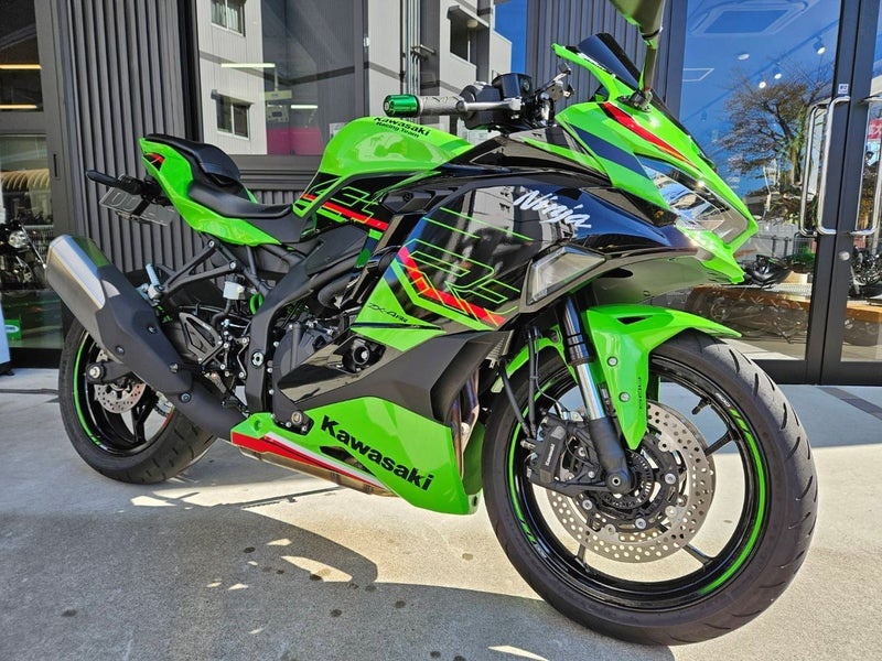 Ninja ZX-4RSE/ZX-4RR KRT/40th バックステップキット発売中