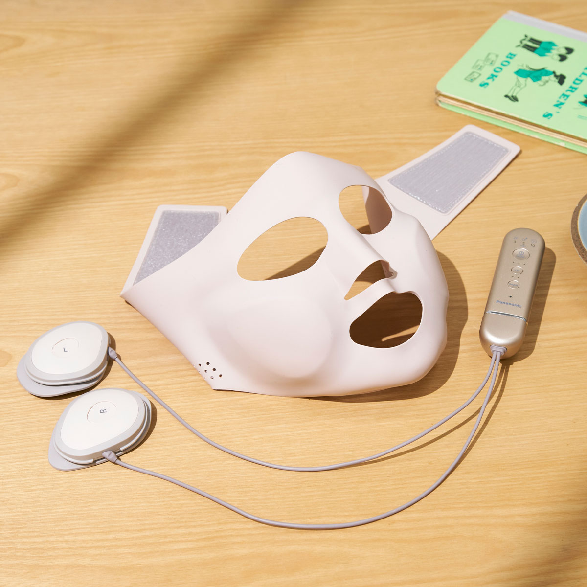 パナソニック マスク型イオン美顔器 イオンブースト EH-SM50-N新品未