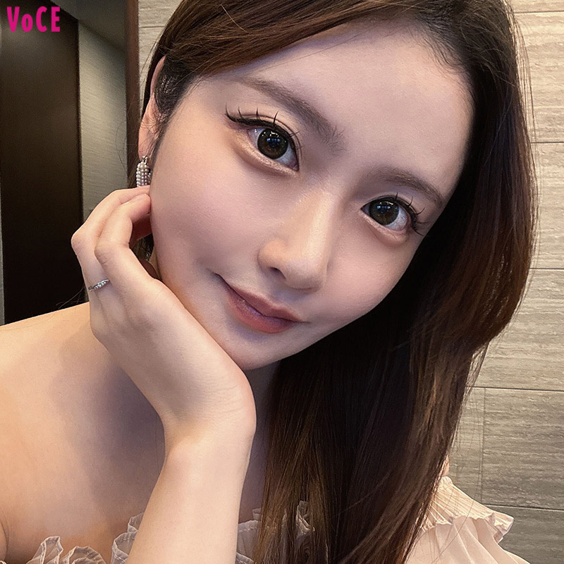 小澤美里のポーチの中身】韓国コスメが大好き。愛されベビーフェイスを