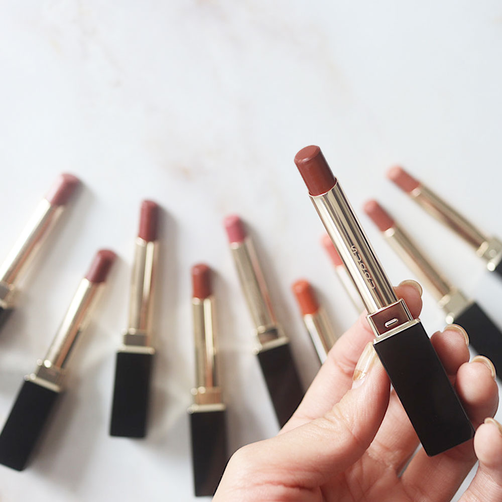 SUQQUの「ベルベット フィット リップスティック」を全色スウォッチ
