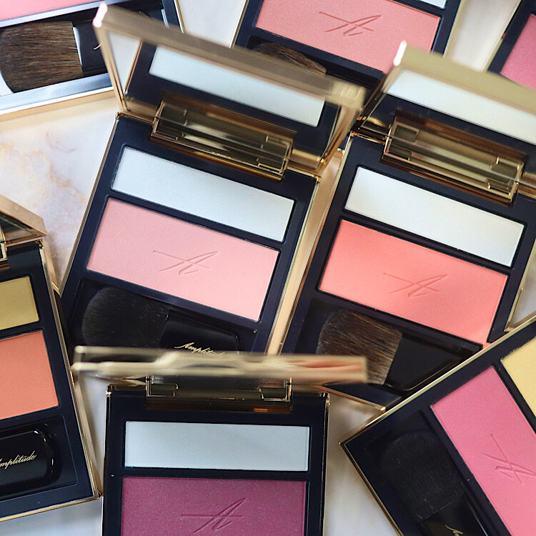 アンプリチュードの「コンスピキュアス チークス」全色スウォッチ