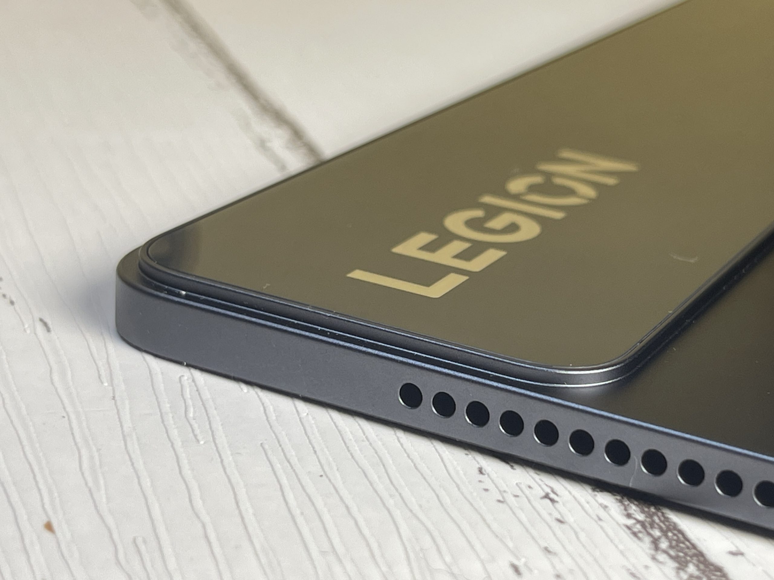 Legion Y900】モニターにも変身できる、なんでもアリな14.5インチの