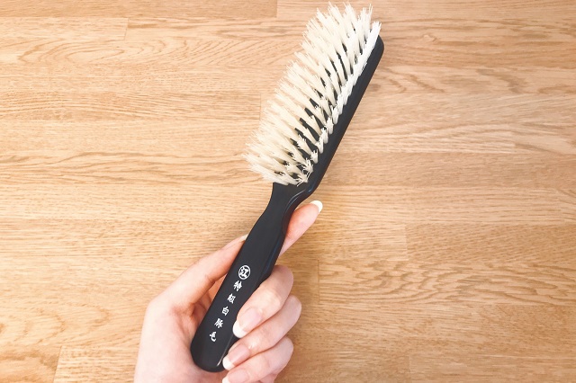 5月のレビュープレゼントは「江戸屋の天然毛100％ヘアブラシ