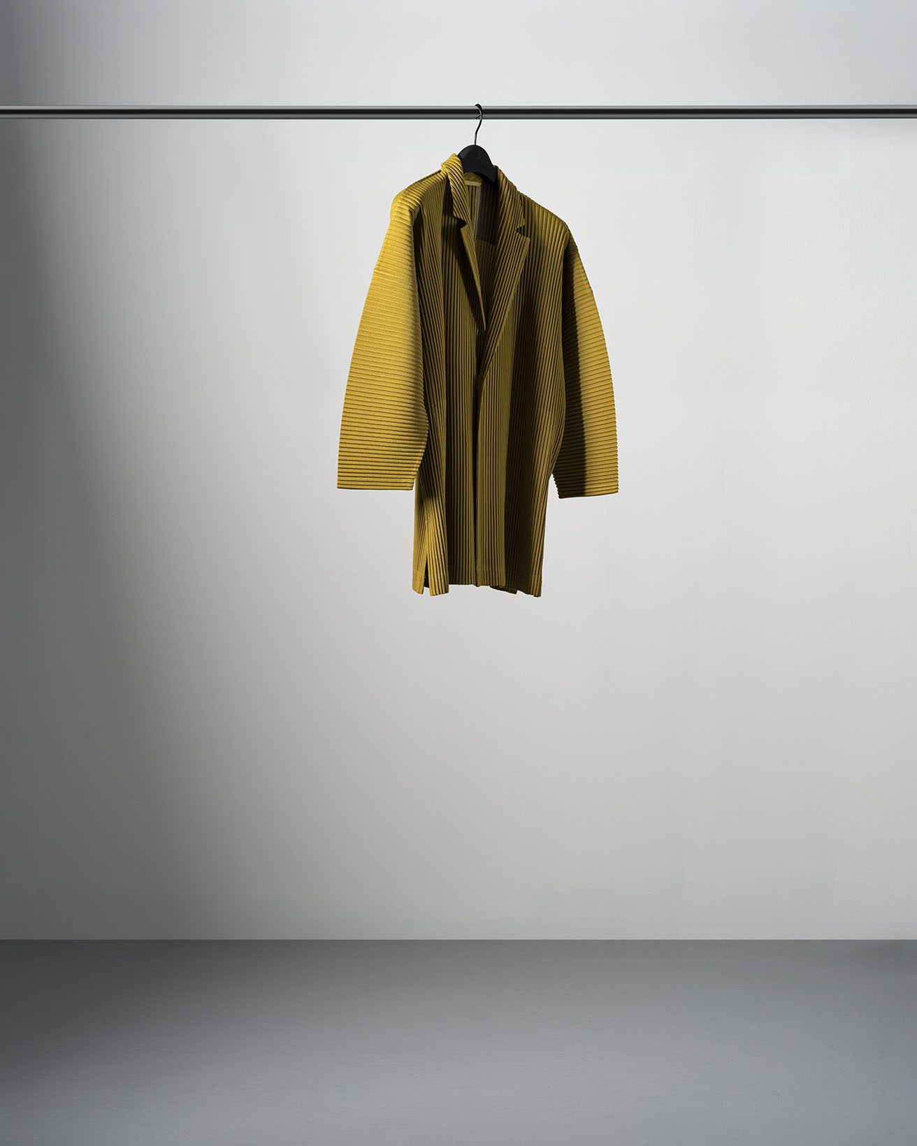 10周年を迎えた〈オム プリッセ イッセイ ミヤケ〉の記念アイテムと