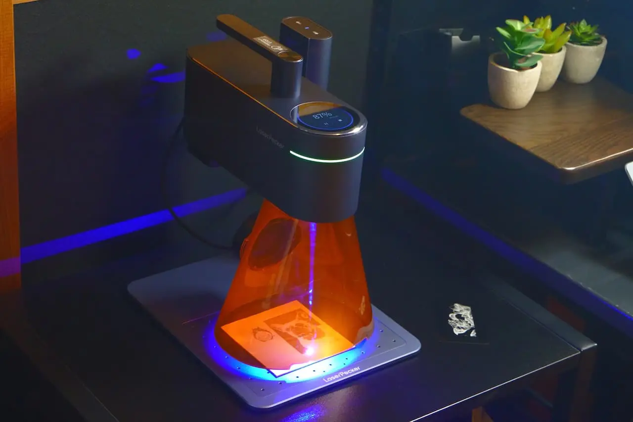 世界初のデュアルレーザー彫刻機「LaserPecker LP4」レビュー | 300