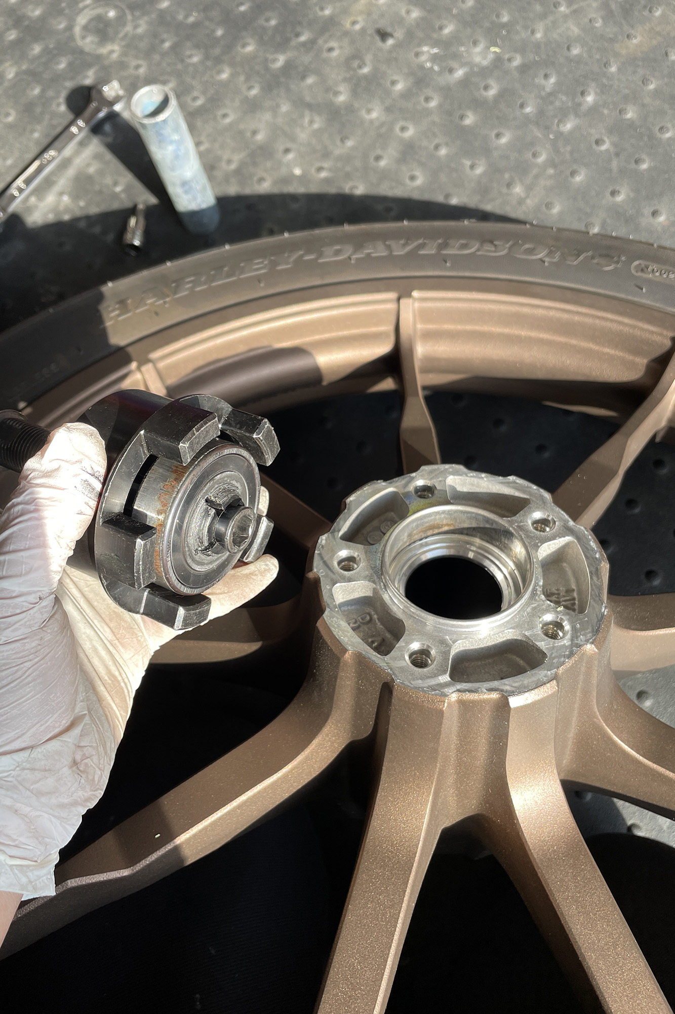 通販案件 / FXLRST純正ホイール ブロンズからツヤ黒へ装いを纏い直す