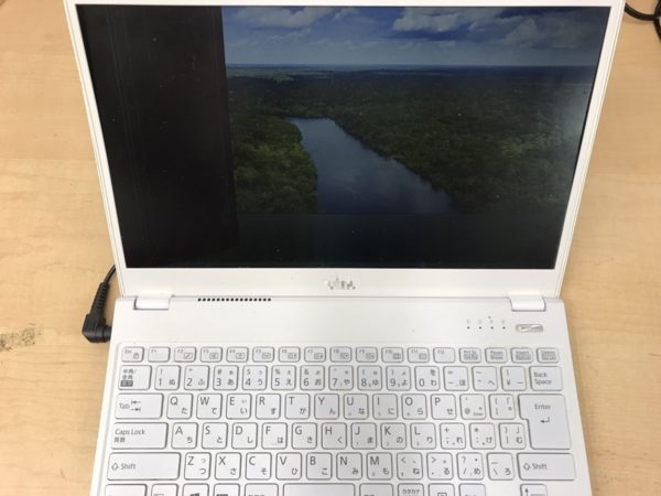 富士通ノートPC LIFEBOOK UH75/B3の液晶修理 - パソコン修理・データ