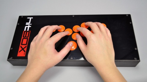 格闘ゲーム用“レバーレス”コントローラ「Hit Box」レビュー。「理論