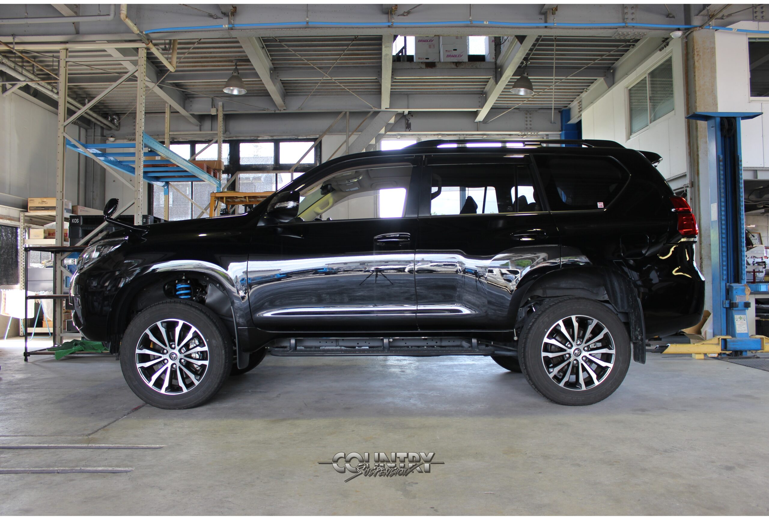 150プラド ガソリン車をカントリーサスペンションキットでリフトアップ